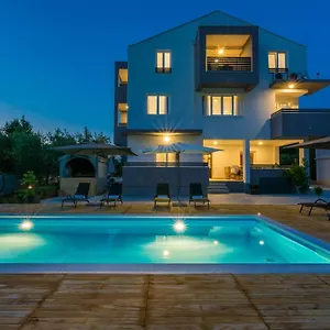 https://villa-petars-dream-3.hotelinzadar.com